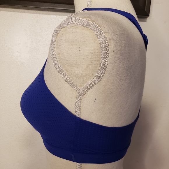 Victoria's Secret Sports Bra - Picture 3 of 6